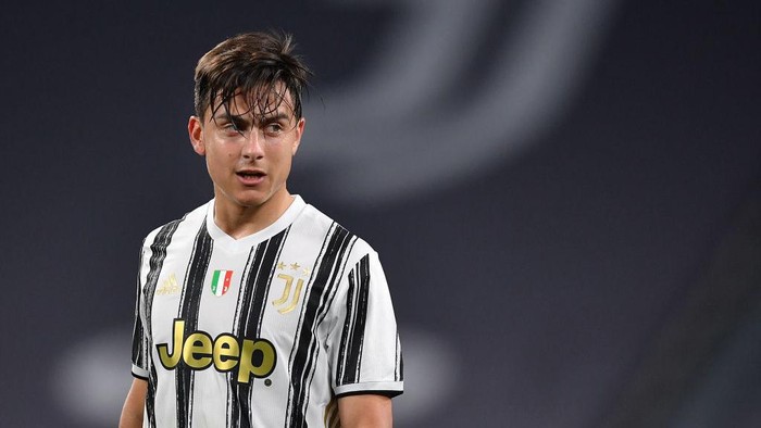 TURIN, ITALY - APRIL 21:  Paulo Dybala of Juventus looks on during the Serie A match between Juventus  and Parma Calcio at Allianz Stadium on April 21, 2021 in Turin, Italy.  (Photo by Valerio Pennicino/Getty Images )