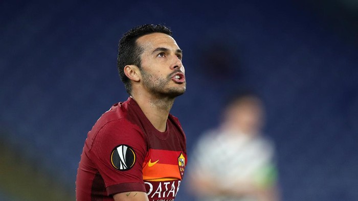 ROME, ITALY - MAY 06: Pedro of A.S Roma reacts during the UEFA Europa League Semi-final Second Leg match between AS Roma and Manchester United at Stadio Olimpico on May 06, 2021 in Rome, Italy. Sporting stadiums around Europe remain under strict restrictions due to the Coronavirus Pandemic as Government social distancing laws prohibit fans inside venues resulting in games being played behind closed doors. (Photo by Paolo Bruno/Getty Images)