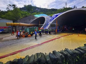 Terjebak Terowongan Terendam Banjir di China, 14 Pekerja Tewas