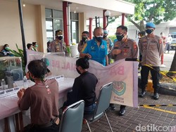 Polisi Maksimalkan Bhabinkamtibmas Sebar Bansos ke Warga Bandung