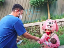 Isengnya Sultan Bisa Dicontoh! Raffi Ahmad Turun ke Jalan Bagi-bagi Duit