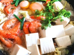 Resep Hot Pot Tahu dan Udang yang Berkuah Bening Segar