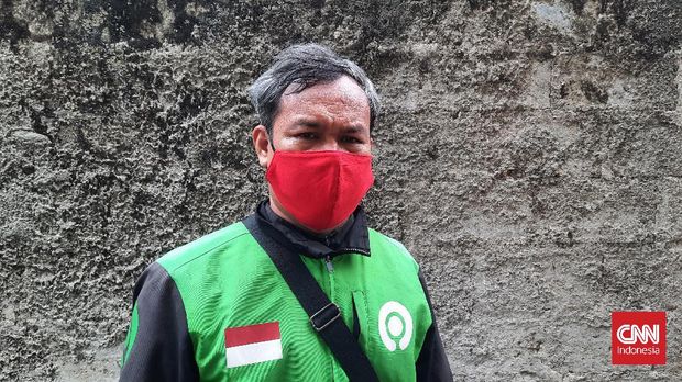 Obay (43), pengemudi ojek daring asal Depok.