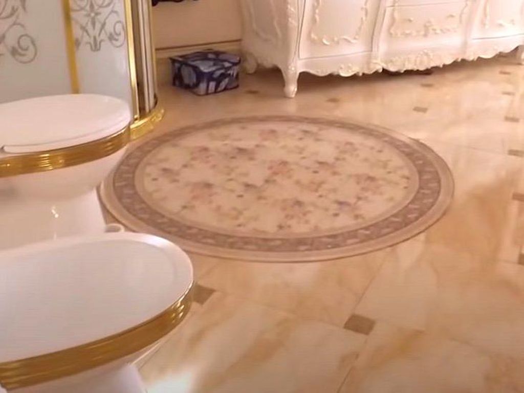 Toilet Emas Ditemukan dalam Penyelidikan Suap Polisi Rusia