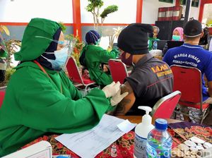 900 Warga Binaan Lapas Banyuwangi Vaksinasi COVID-19 900 Warga Binaan Lapas Banyuwangi Vaksinasi COVID-19