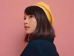 Cek di Sini! Fakta dan Simbol di Video Klip Oh Sunny Days Vira Talisa Cek di Sini! Fakta dan Simbol di Video Klip Oh Sunny Days Vira Talisa