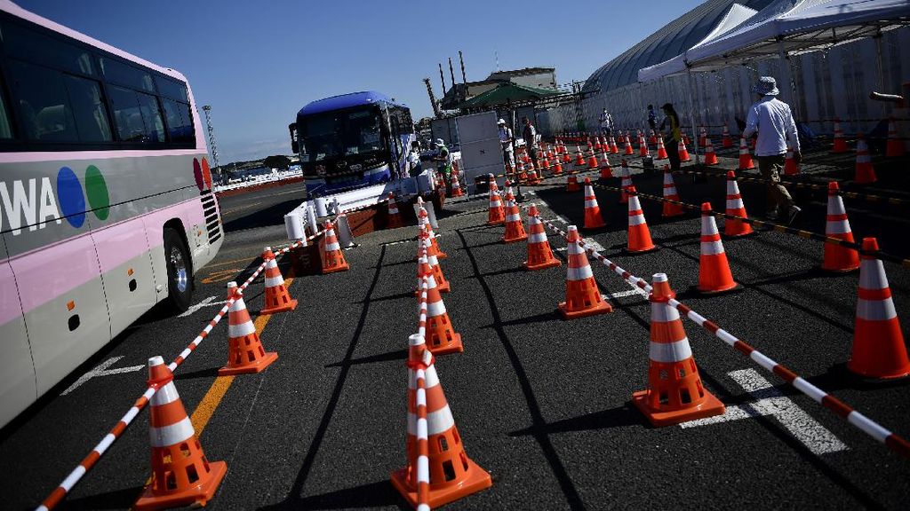 Melihat Bus Khusus yang Angkut Peserta Olimpiade Tokyo Melihat Bus Khusus yang Angkut Peserta Olimpiade Tokyo