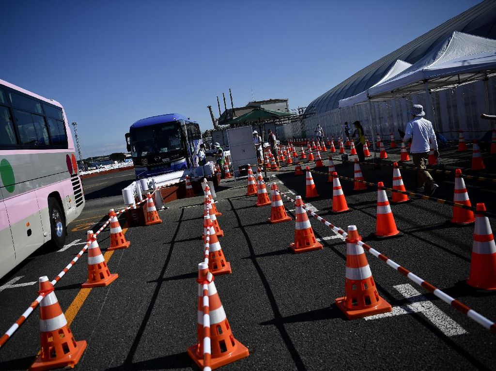 Melihat Bus Khusus yang Angkut Peserta Olimpiade Tokyo Melihat Bus Khusus yang Angkut Peserta Olimpiade Tokyo