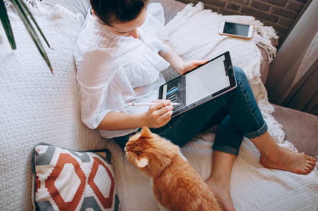 Bebas mengatur lingkungan kerja/foto: Pexels/Helena Lopes