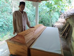 Cerita Perajin Peti Mati Kerja Balapan dengan Petugas Pulasara Jenazah