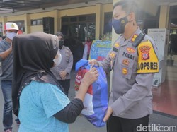Buruh Cuci hingga Pekerja Seni Terdampak Corona di Garut Dapat Bansos