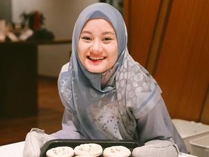 Cantiknya Dinda Hauw Saat Belajar Masak dan Pose OOTD di Kafe Cantiknya Dinda Hauw Saat Belajar Masak dan Pose OOTD di Kafe