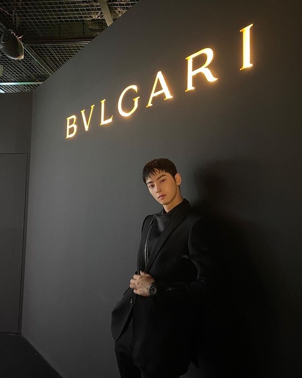 Cha Eun Woo saat hadiri pameran BVLGARI (foto: instagram.com/eunwo.o_c)