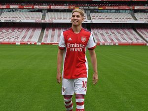Emile Smith Rowe Jadi Pemilik Baru Nomor 10 di Arsenal