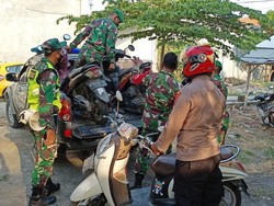 Pria di Gresik Dikeroyok Gegara Posting soal Kerumunan Arena Gantangan