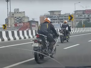 Generasi Terbaru Yamaha R15 Sedang Dites Jalan, Ini Penampakannya