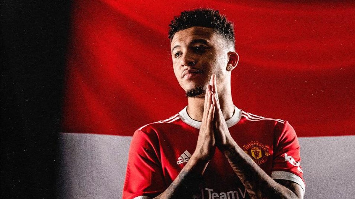 Jadon Sancho dan Raphael Varane disebut belum cukup menguatkan Manchester United. (Foto: Twitter @manutd)