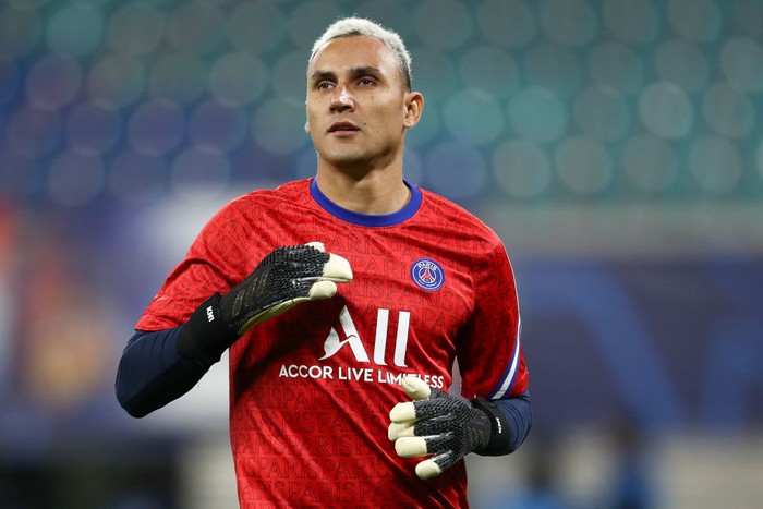 Keylor Navas LEIPZIG, GERMANY - NOVEMBER 04: Keylor Navas of Paris Saint-Germain looks on prior to the UEFA Champions League Group H stage match between RB Leipzig and Paris Saint-Germain at Red Bull Arena on November 04, 2020 in Leipzig, Germany. (Photo by Maja Hitij/Getty Images)
