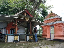 Banyak Warga Ziarahi Situs Kubur Jago, Doakan Leluhur-Ingin Naik Pangkat