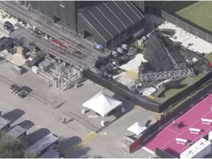 Layar Raksasa Roboh Jelang Konser Musik di AS