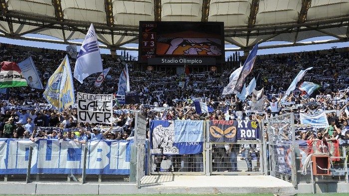 Fans Lazio di tribun Stadion Olimpico Roma. (Foto: Getty Images/Marco Rosi)