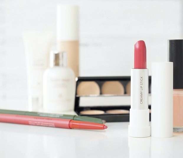 Lipstick dengan beberapa alat make up