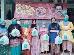 HUT ke-23, Fraksi PKB Se-Jateng Bagi Lauk Pauk Gratis di Warung Desa