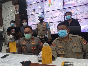 Pemuda Bawa Pistol Saat Hendak Aksi Tolak PPKM di Bandung Pemuda Bawa Pistol Saat Hendak Aksi Tolak PPKM di Bandung