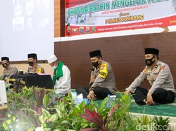 Ikhtiar Tangani Pandemi COVID-19, Polisi Jombang Gelar Doa Bersama
