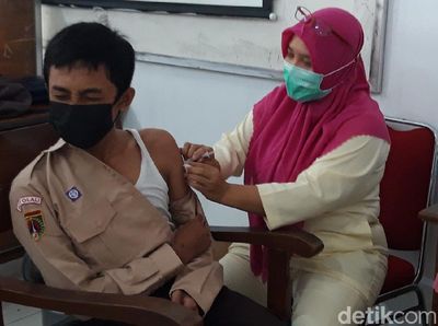 Ratusan Siswa SMPN 1 Boyolali Divaksin COVID-19