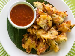 Resep Cucur Udang yang Gurih Renyah dengan Saus Mantap