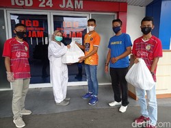 Salut! Rumah Makan di Kuningan Sebar 1.000 Paket Nasi Khusus Nakes