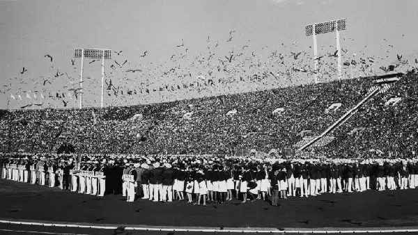 Semarak Olimpiade Tokyo 1964 dalam Bingkai Hitam Putih