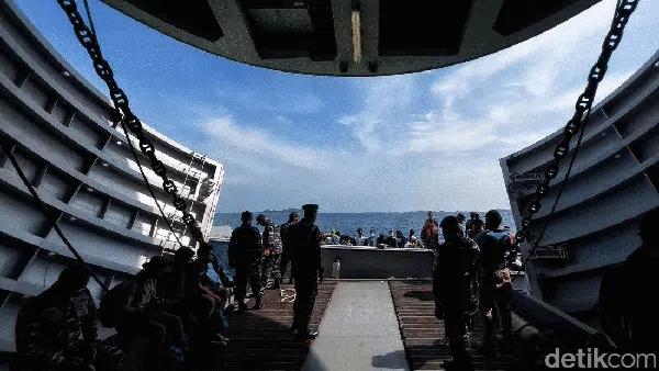 Serbuan Vaksinasi TNI AL untuk Warga Maritim di Kepulauan Seribu