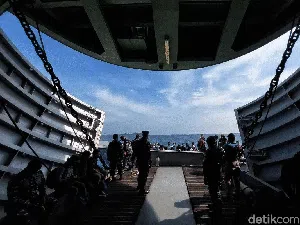Serbuan Vaksinasi TNI AL untuk Warga Maritim di Kepulauan Seribu