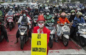 Seruan Vaksin dari Para Badut di Kota Belimbing