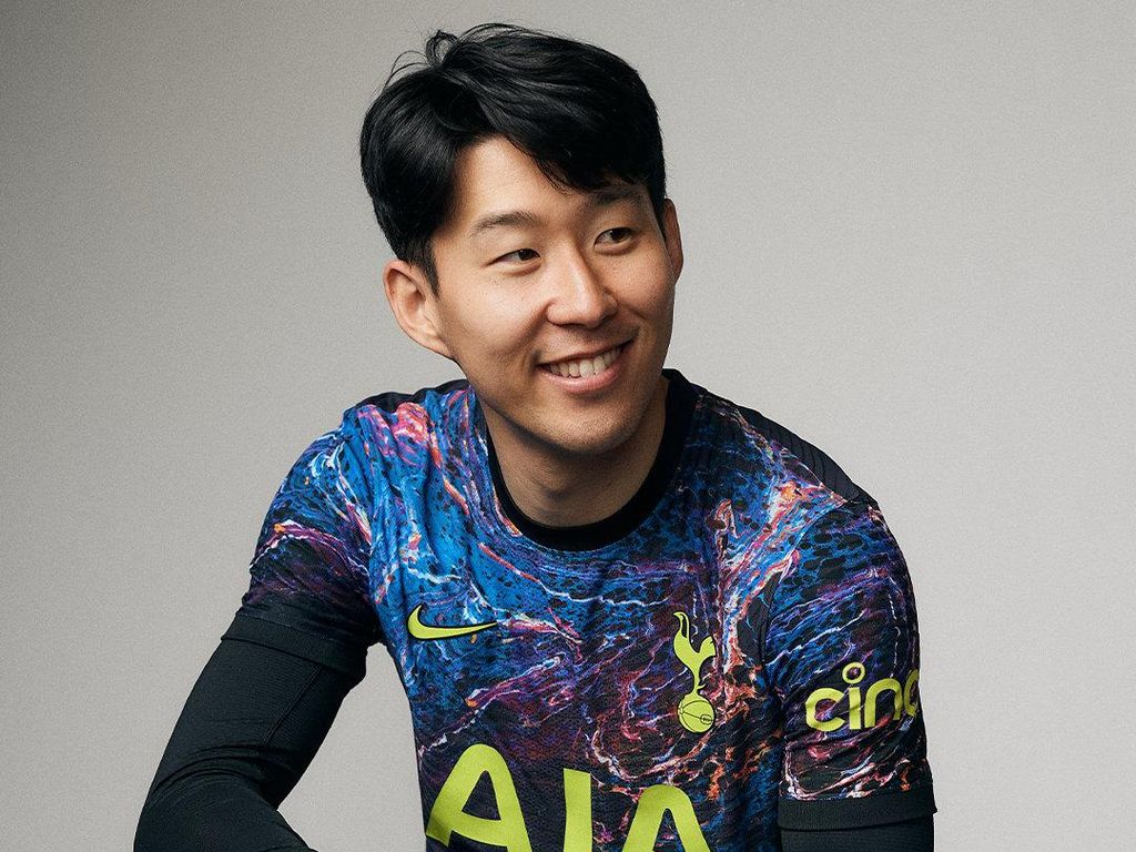 Tottenham Rilis Jersey Tandang, Motifnya Dikecam Fans Tottenham Rilis Jersey Tandang, Motifnya Dikecam Fans