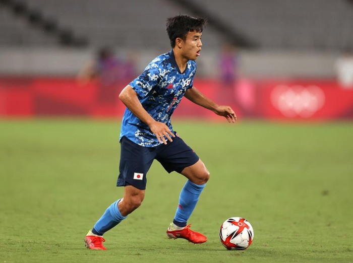 CHOFU, JAPAN - JULY 22: Takefusa Kubo #7 of Team Japan runs with the ball during the Mens First Round Group A match between Japan and South Africa during the Tokyo 2020 Olympic Games at Tokyo Stadium on July 22, 2021 in Chofu, Tokyo, Japan. (Photo by Dan Mullan/Getty Images)