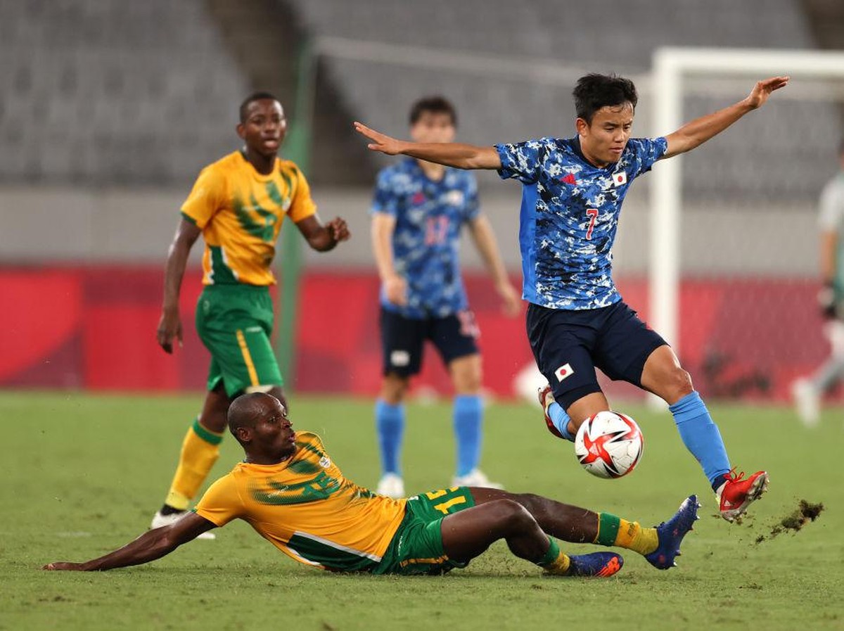 Pemain Timnas Jepang, Takefusa Kubo, unjukgigi saat melawan Afrika Selatan. (Foto: Getty Images/Dan Mullan)
