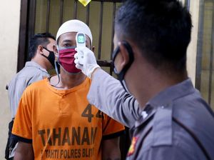 Momen Vaksinasi 84 Tahanan di Polres Blitar Momen Vaksinasi 84 Tahanan di Polres Blitar