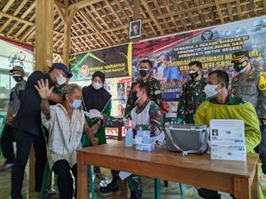 Penyandang Tunagrahita di Ponorogo Divaksinasi Penyandang Tunagrahita di Ponorogo Divaksinasi