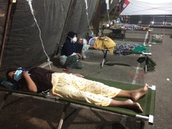 Ruang Rawat Penuh, Pasien COVID RSUD M Zein Painan Dirawat di Tenda