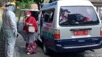 Warga Terpapar COVID-19 Dievakuasi ke GOR Gelarsena Klaten