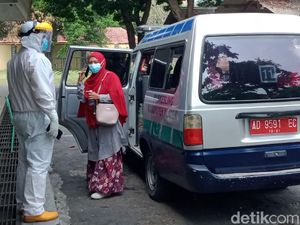 Warga Terpapar COVID-19 Dievakuasi ke GOR Gelarsena Klaten