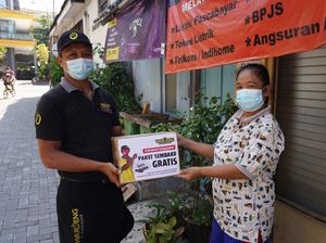 Waroeng Steak & Shake Bagikan 1.000 Paket Sembako Saat PPKM Darurat Waroeng Steak & Shake Bagikan 1.000 Paket Sembako Saat PPKM Darurat