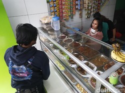 Makan di Warteg Maksimal 20 Menit Saat PPKM Level 4, Siapa yang Awasi?