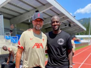 Ada Yaya Toure di Pramusim Liverpool, Ngapain?