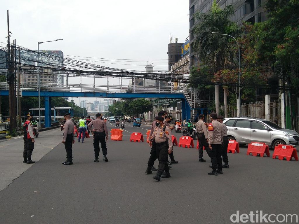 Ada Seruan Aksi Jokowi End Game, Akses Menuju Glodok Ditutup Polisi