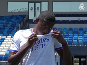 David Alaba Rupanya Terpaksa Warisi Nomor Sergio Ramos, karena...