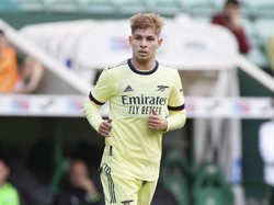 Smith Rowe Berharap Bisa Sehebat Bergkamp dan Oezil